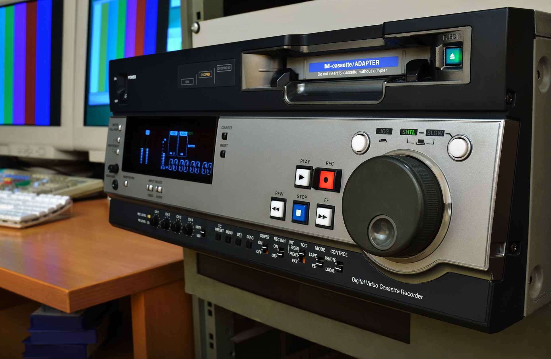 Sorgfalt bei der Digitalisierung: professioneller Betacam-Player mit Time Base Corrector